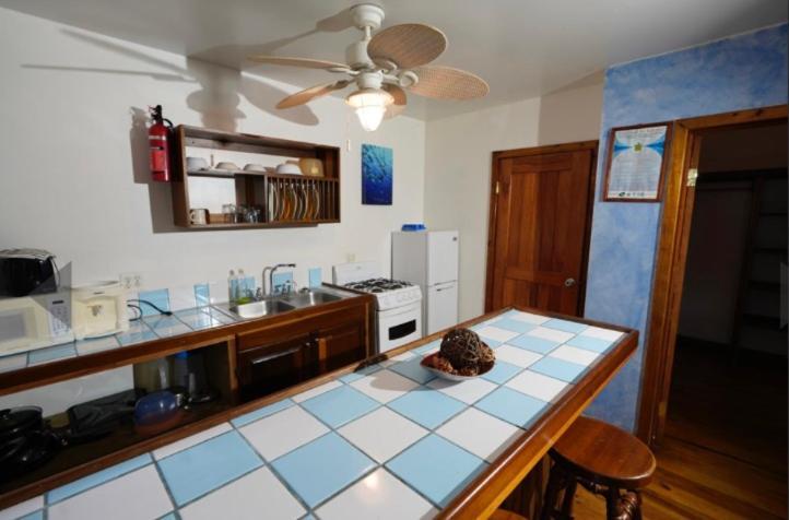 Sea Breeze Inn 웨스트 엔드 외부 사진